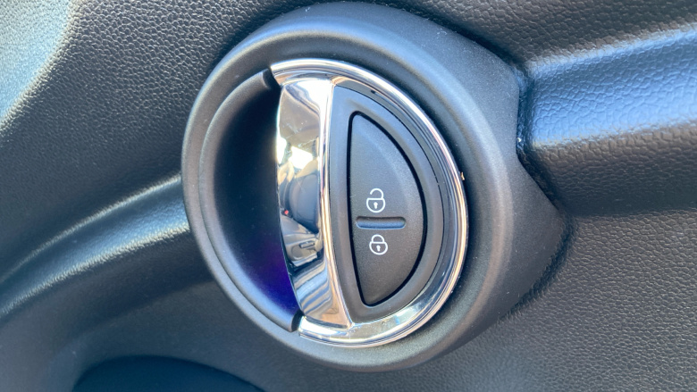 MINI Hatchback 1.5 Cooper Classic II 3dr Petrol Hatchback